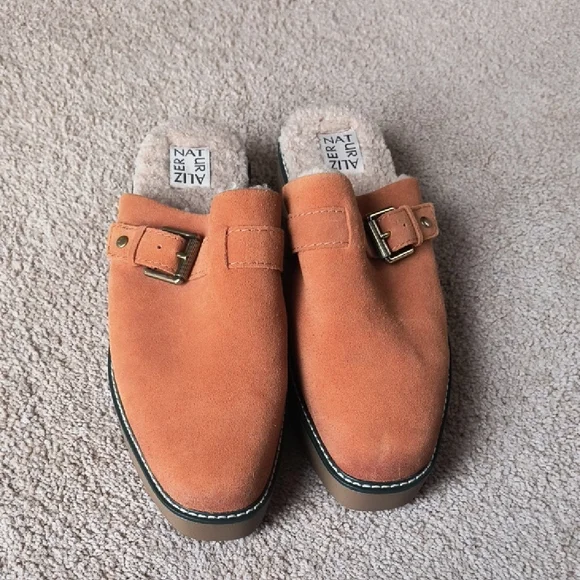 Naturalizer Wayde Suede Buckle Clog Mules – Women’s 9M (NWB) - Picture 2 of 6